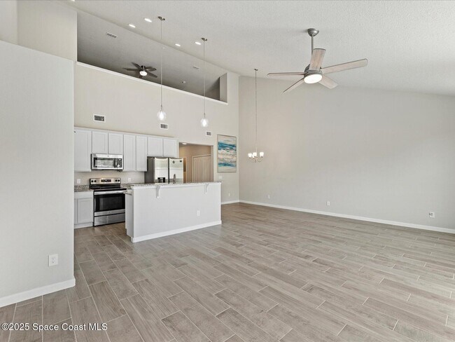 Building Photo - 719 Simeon Dr