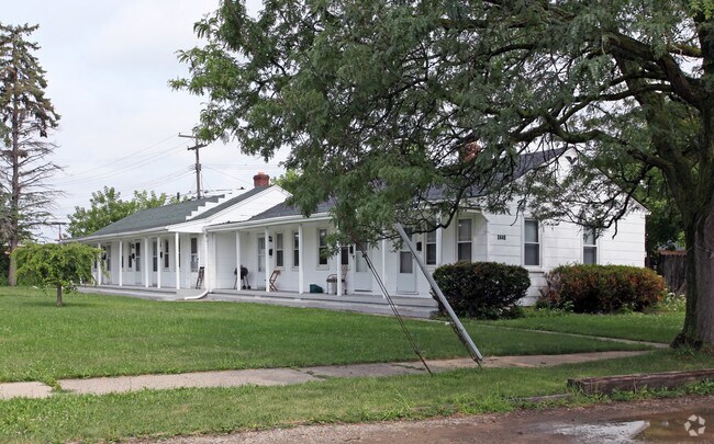 Primary Photo - Gloria Street Apartments