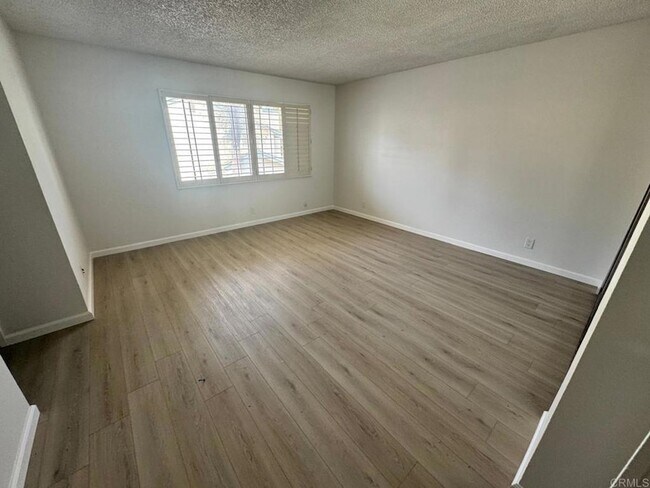 Building Photo - 3324 Caminito Eastbluff