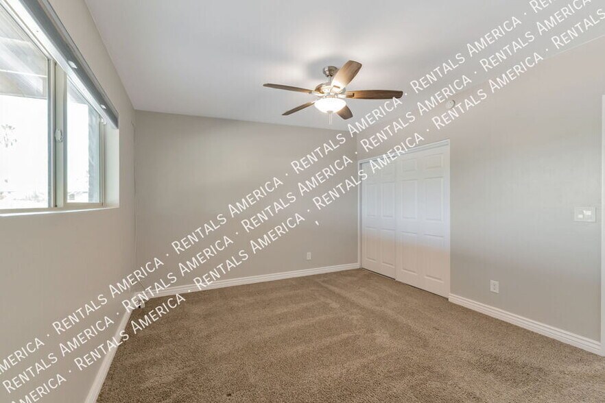 Building Photo - 4000 W Orangewood Dr