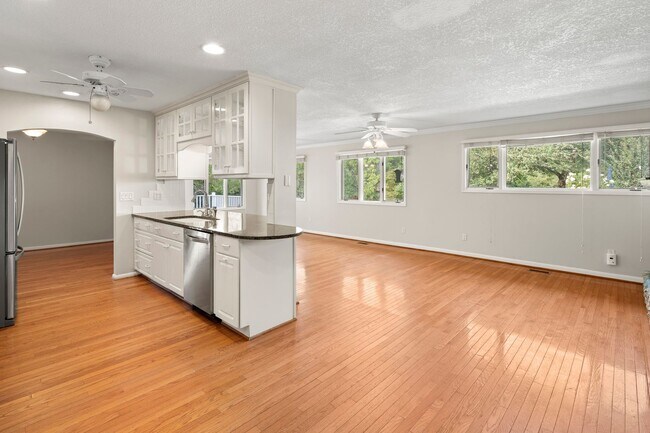 Building Photo - 119 W Chippendale Dr
