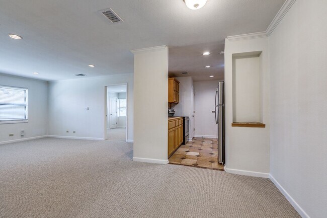 Building Photo - 1 BEDROOM BOUTIQUE APARTMENT