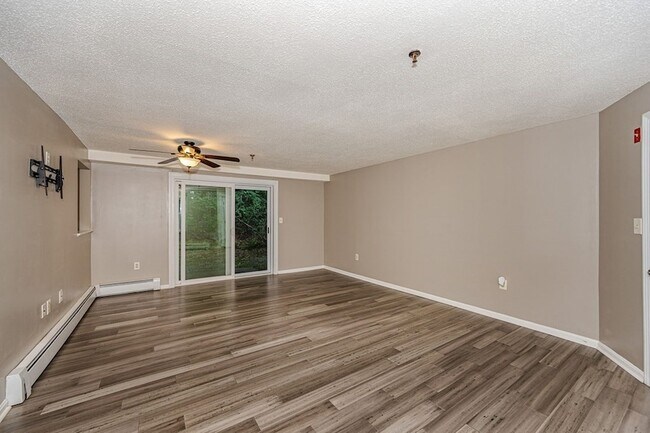 Building Photo - 68 Lantern Ln