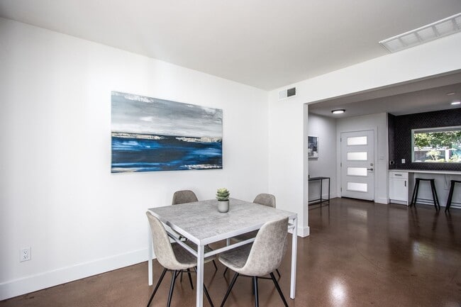 Building Photo - Biltmore District Luxury – 3 month leases avaialble 2,795.00