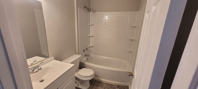 Building Photo - 124 Meadowbrook Dr