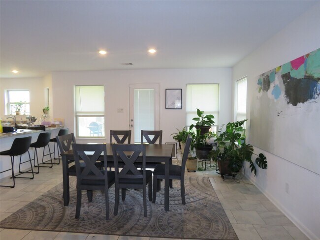 Building Photo - 13031 Mills Creek Meadow Dr