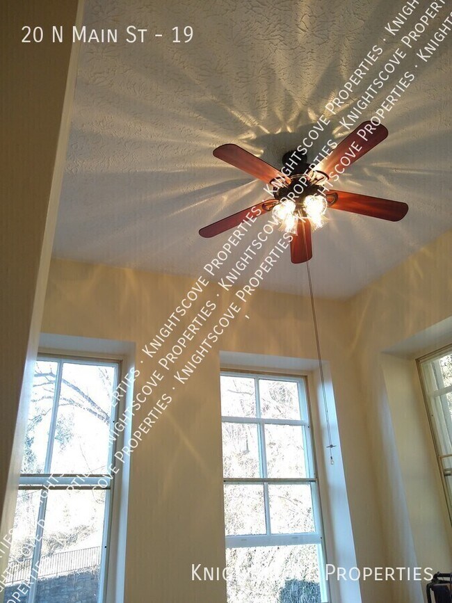 Building Photo - 20 N Main St