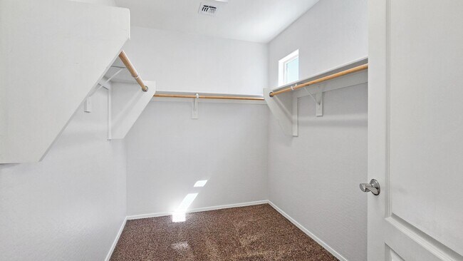 Building Photo - Popular Las Brisas community in Goodyear!