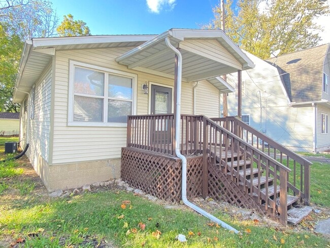 Primary Photo - 2 Bed Home With A Den Michigan City