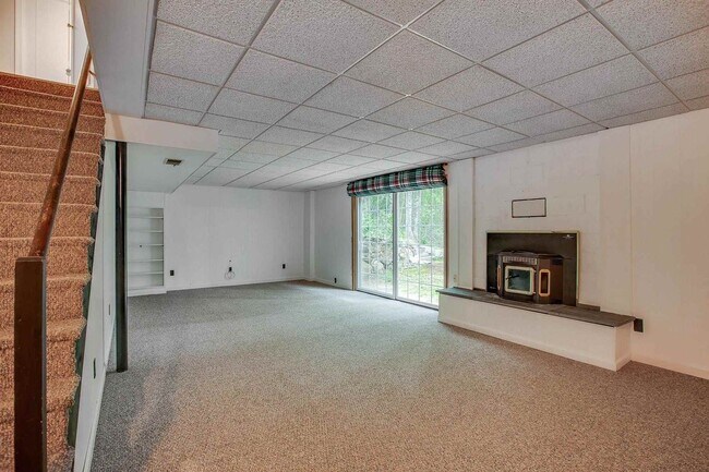 Building Photo - 27 Buttonwood Rd