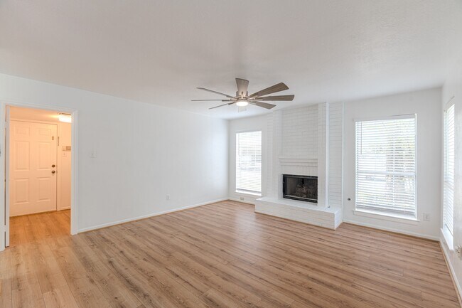 Building Photo - 34 E Trillium Cir