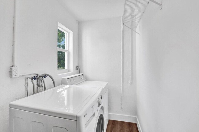 Building Photo - 4110 NW 10th St