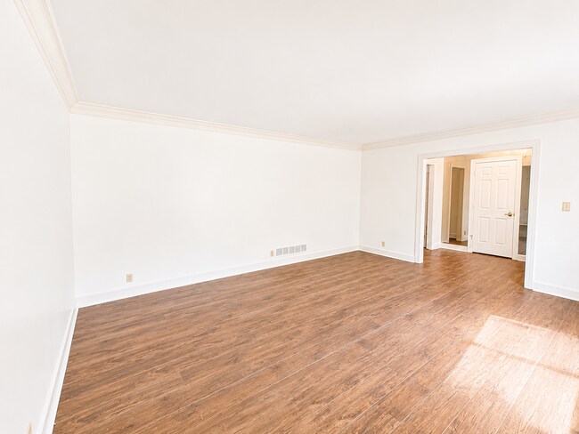 Building Photo - 9205 Whitegate Ct