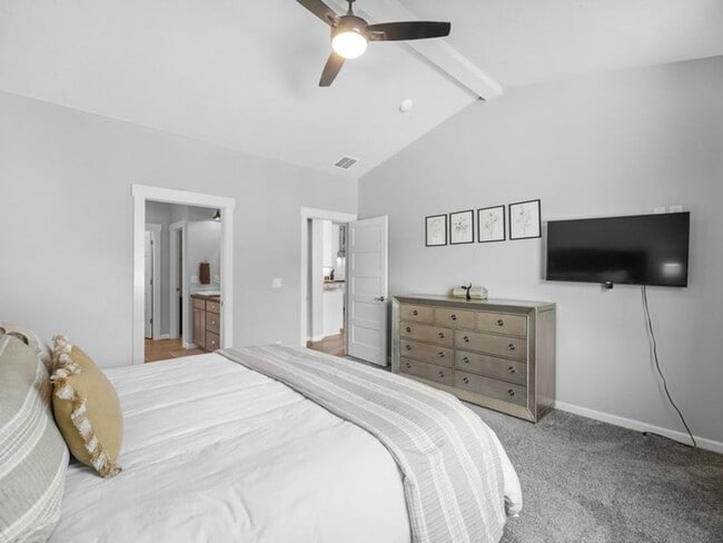 Building Photo - Fully Furnished Luxury 3-Bed, 2-Bath Home ...