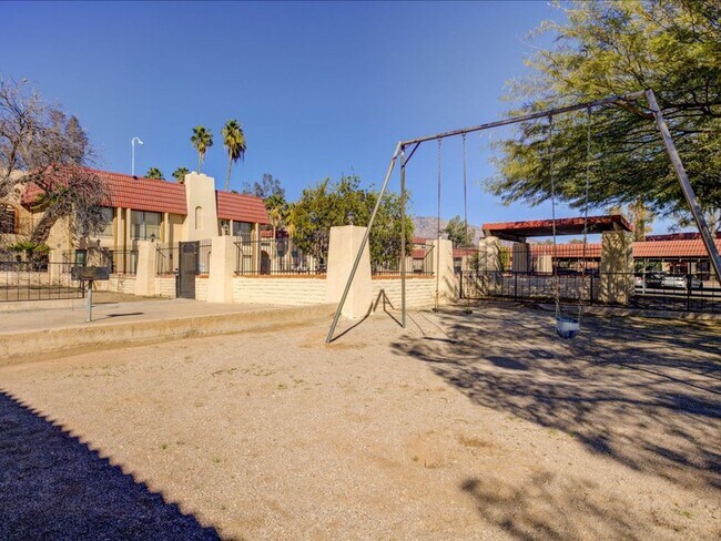 Building Photo - 6312 N Barcelona Ln