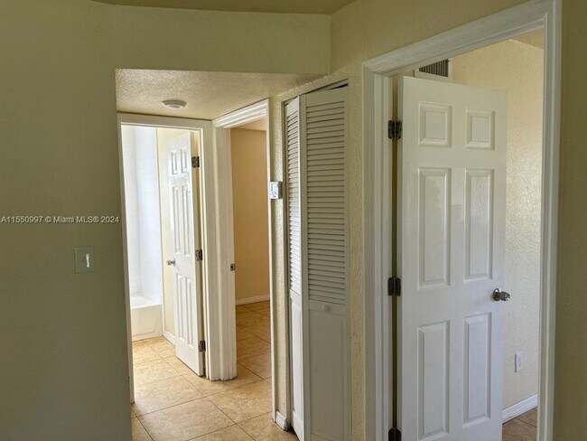 Building Photo - 708 N 14th St