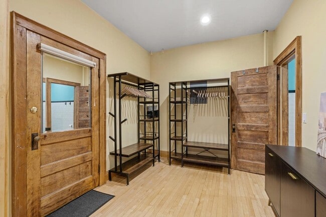 Building Photo - 11 S 12th St