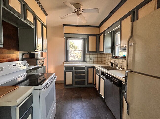 Building Photo - 7915 Westridge Rd