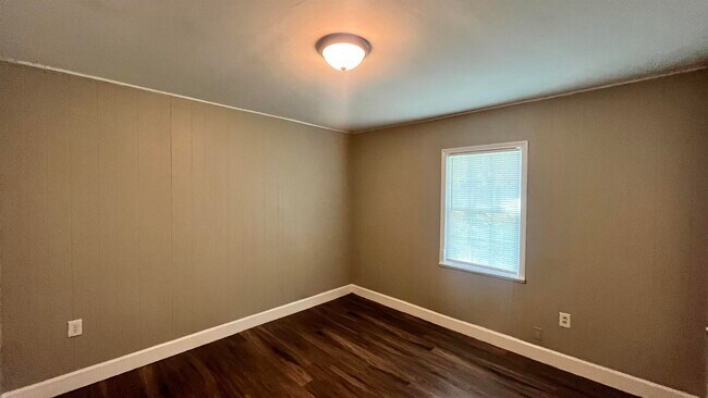 Building Photo - 4011 Victor Dr