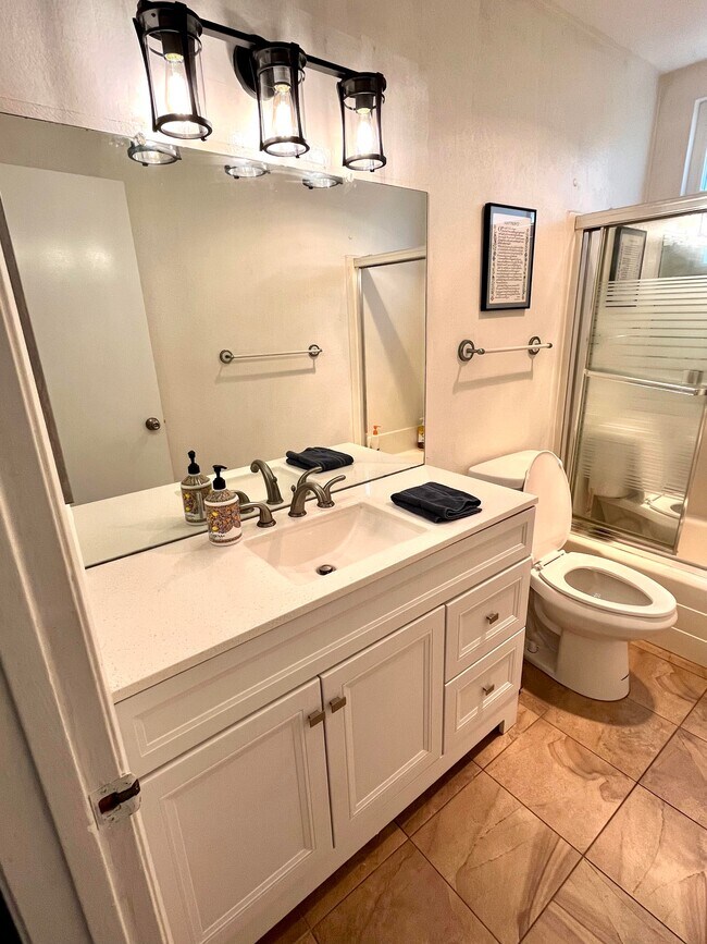 Building Photo - 7063 Deerhurst Ct