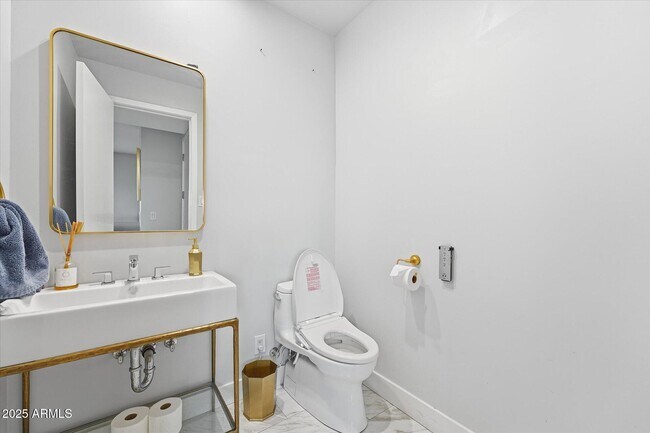 Building Photo - 3112 E Palo Verde Dr