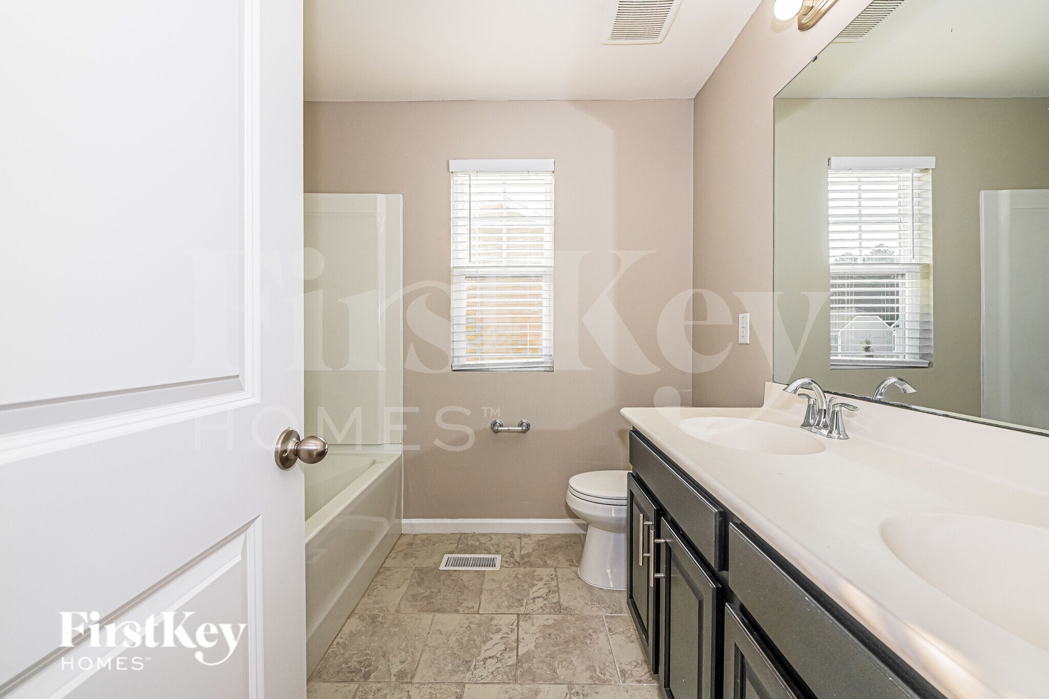 Building Photo - 637 Starry Sky Dr