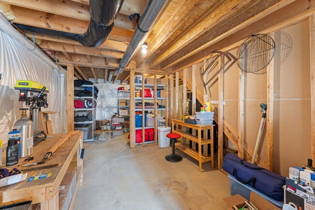 Building Photo - Welcome home to this well-maintained 4-bedroom, 2.5-bath home that offers space to grow!