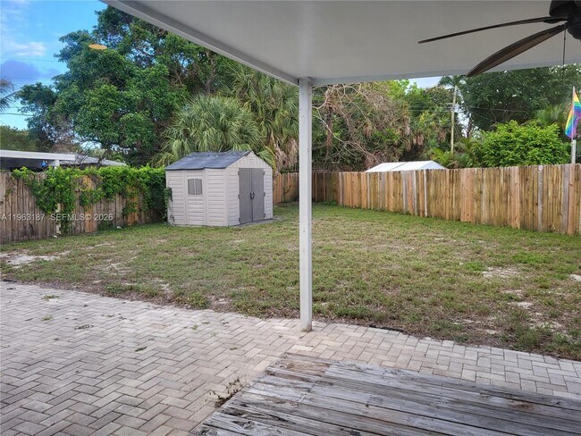 Building Photo - 30 NE 56th St