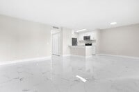Building Photo - 712 Meadows Cir