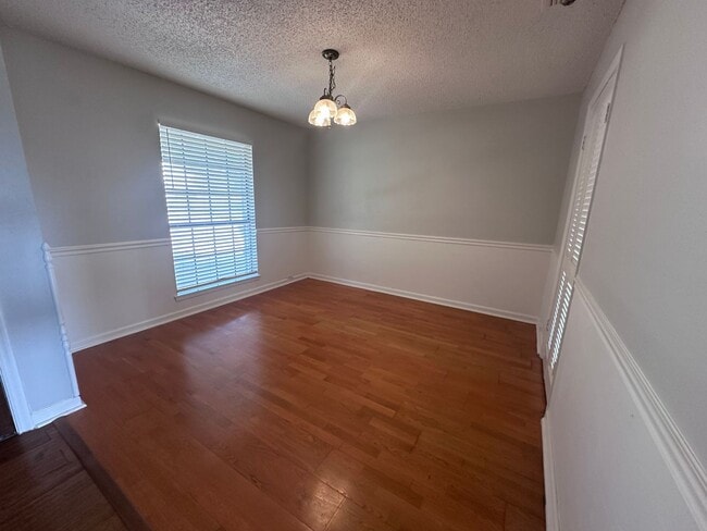 Building Photo - BEAUTIFUL WOOD FLOORING IN THIS 3 BR IN FO...
