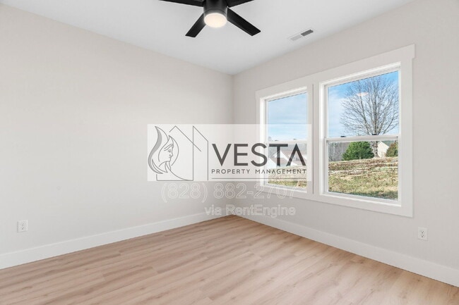 Building Photo - 11 Apple Meadow Ln