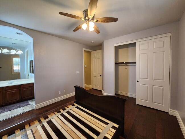 Building Photo - Beautifully Upgraded Southern Highlands Ga...