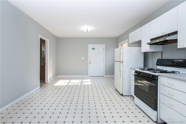 Building Photo - 274 Lockwood Ave