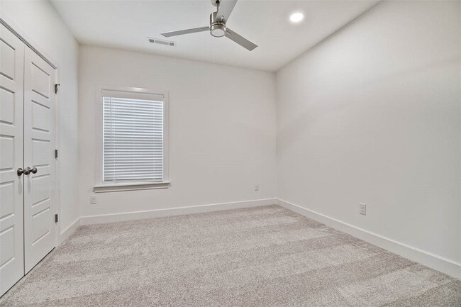 Building Photo - 508 W Persimmon St