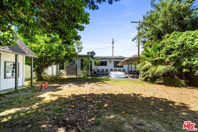 Building Photo - 14034 Valerio St