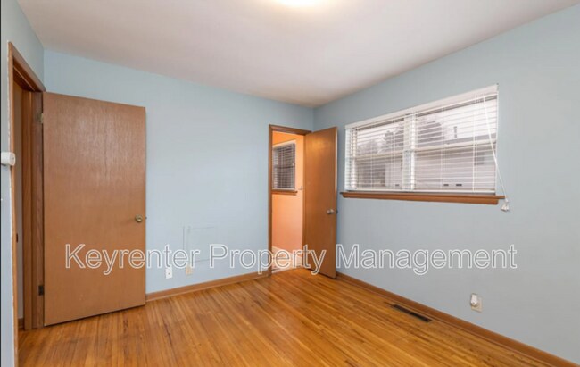 Building Photo - 1055 N Cedar Ave