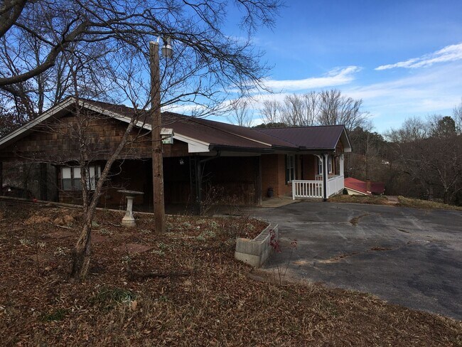 Building Photo - 3/1.5 Country House in Adairsville $1,595