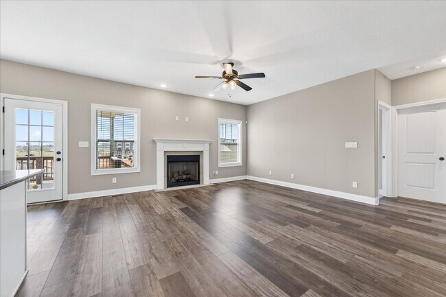 Building Photo - Pet Friendly Four Bedroom with Bonus!