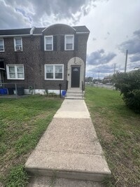 Building Photo - 2500 S 57th St