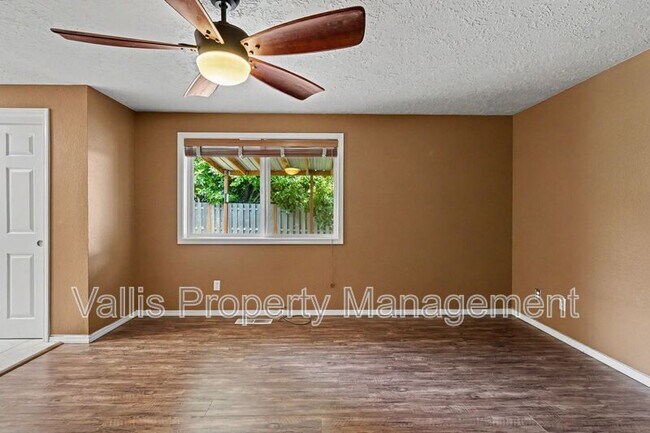 Building Photo - 1075 Mildred Ln SE