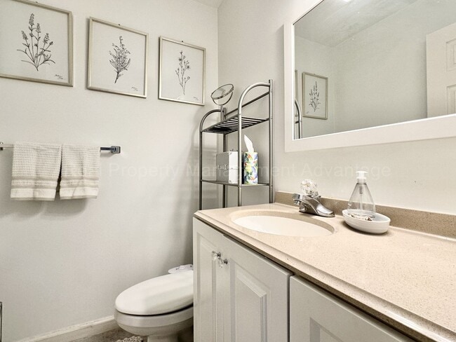 Building Photo - Beautifully Updated 2-Bedroom Townhouse w/...