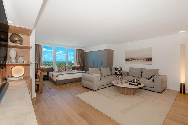 Primary Photo - 2301 Collins Ave