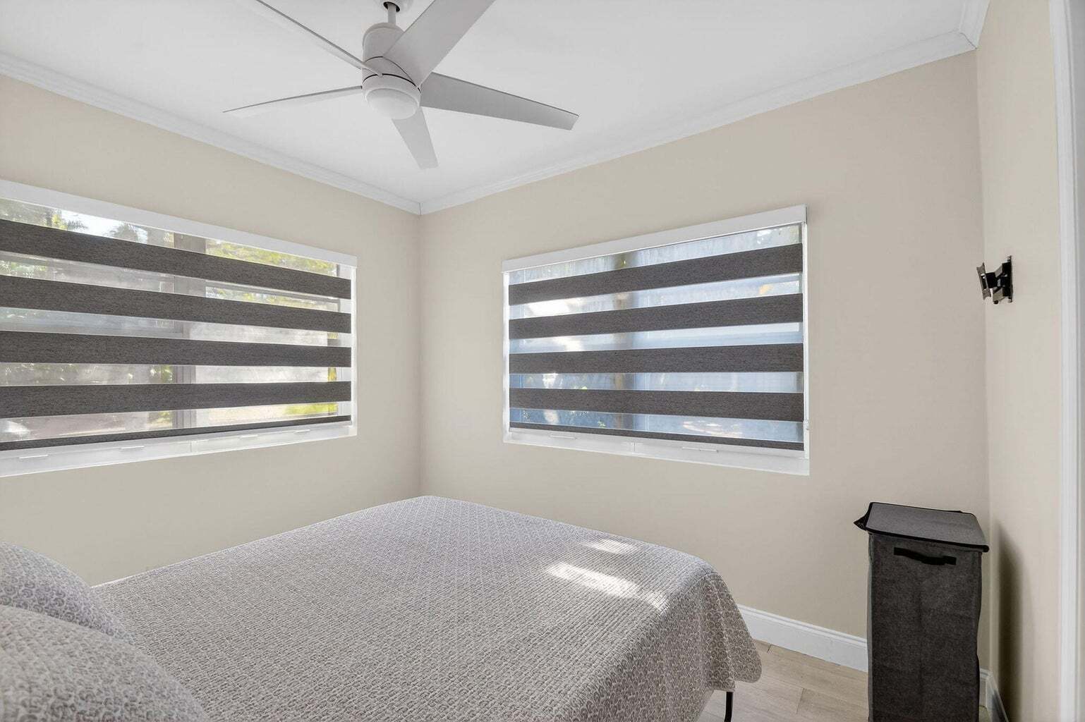 Building Photo - 1511 S Palmway