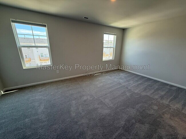 Building Photo - 329 Deercroft Dr