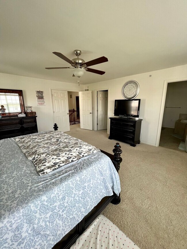 Building Photo - Beautiful 3-Bedroom End Townhouse in Royersford! Available mid-June!