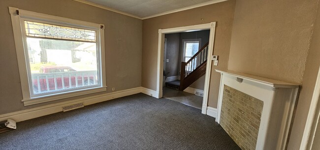 Building Photo - Ravine