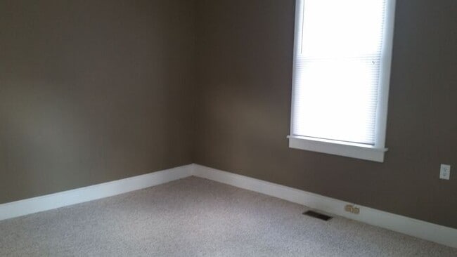 Building Photo - 2 Bedroom Home in Rockville