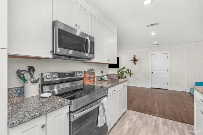 Building Photo - 1800 Foulis Dr