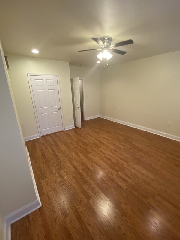 Building Photo - 1600 Light St