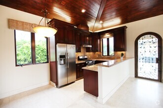 Building Photo - Luxury 3 bed 3 bath home available for ren...